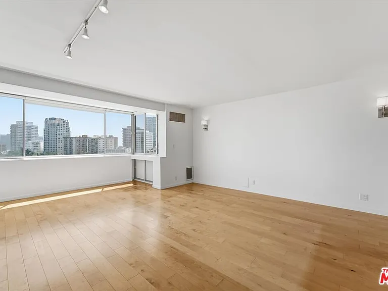 969 Hilgard Ave #1106 — Photo 3