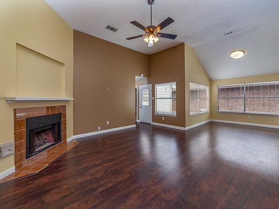 2nd image of 2402 Mesa Park Dr