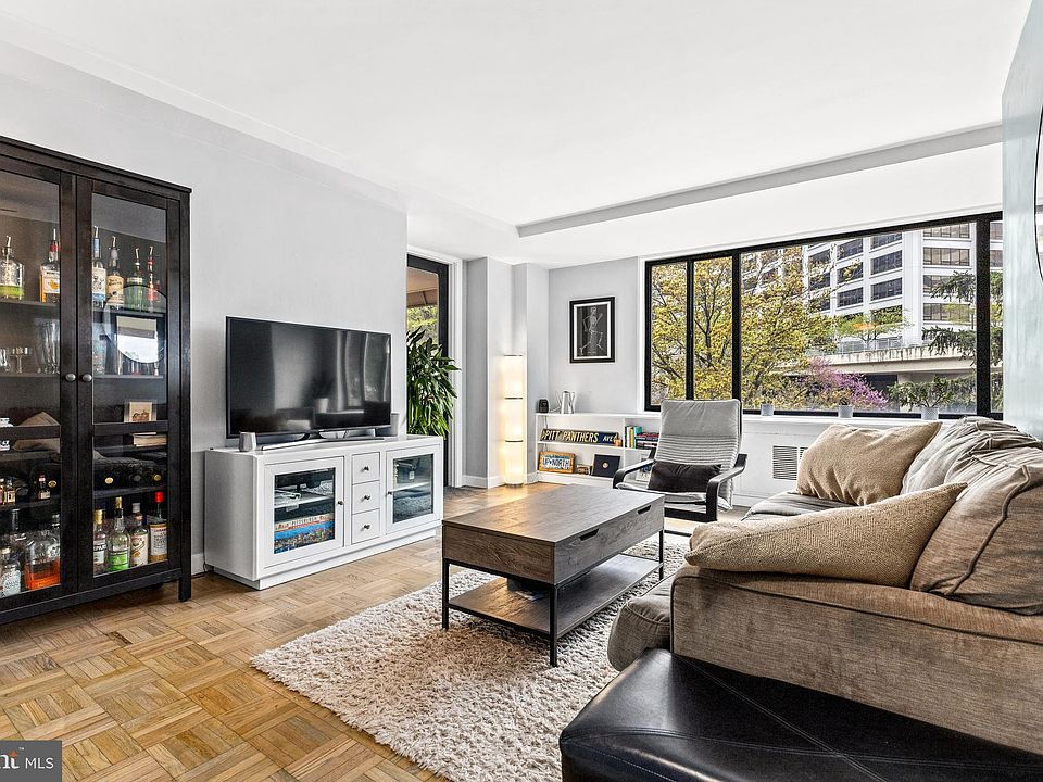 1st image of 1121 Arlington Blvd APT 331