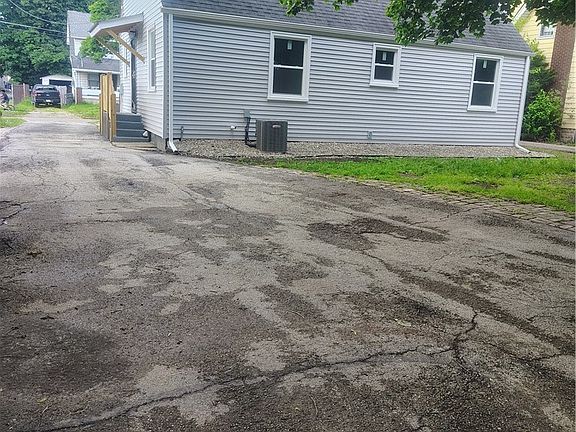 5th image of 21 Fernwood Ave