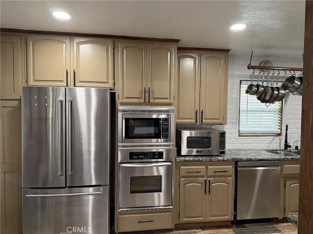 2 bed, 1368 sqft, $3,750 — Photo 2