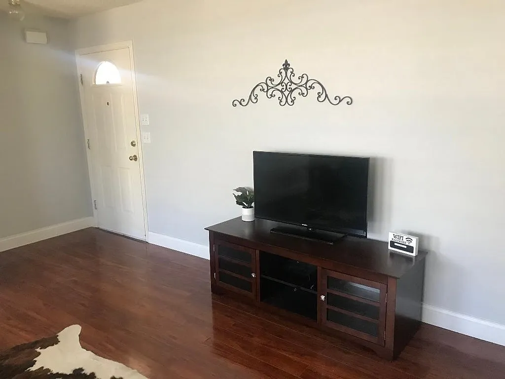 2 bed, 2.0 bath, 1210 sqft, $2,300 — Photo 4