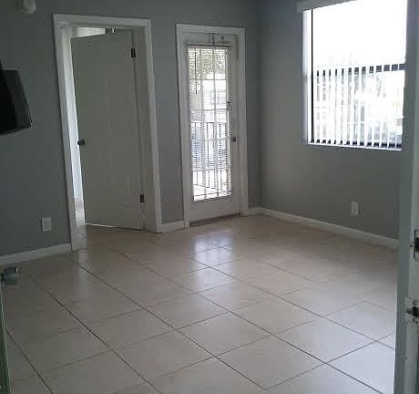 4th image of 752 Executive Center Dr APT 35