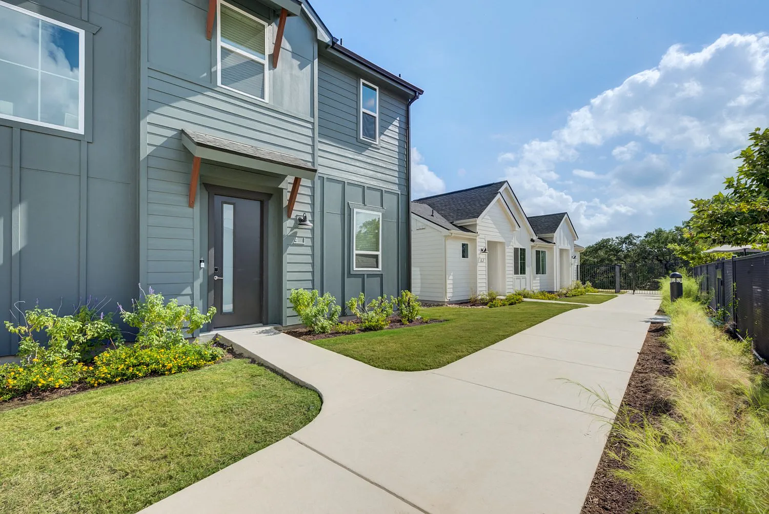 YardHomes Juniper Pointe — Photo 2