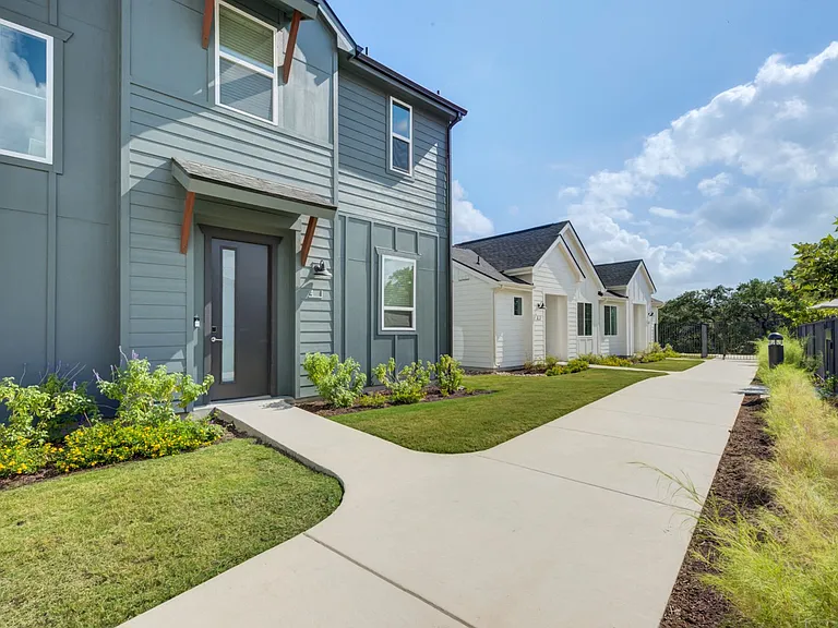YardHomes Juniper Pointe — Photo 2