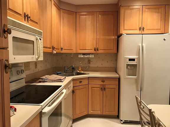 3rd image of 255 Strawberry Hill Ave Unit E8