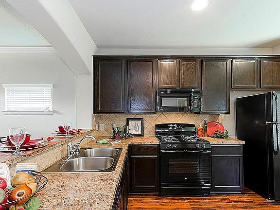 4th image of 33 Woodland Hills Dr #B