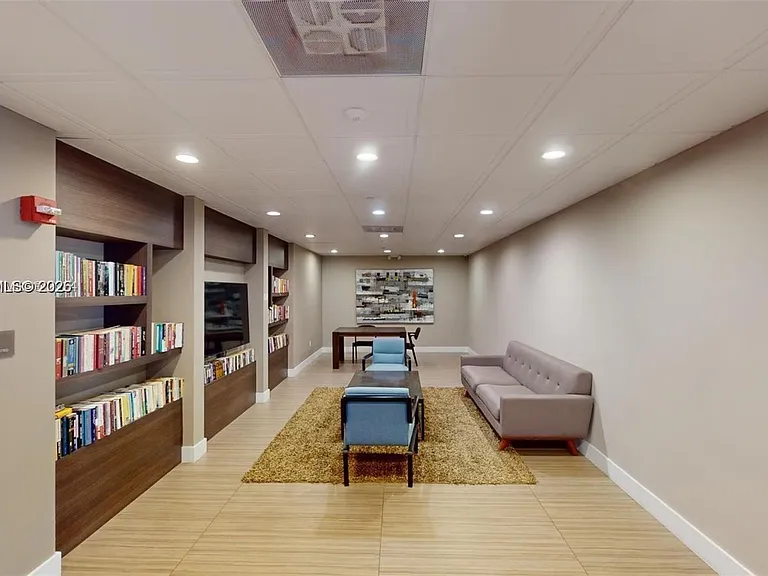 3625 N Country Club Dr #Penthouse 2 — Photo 29