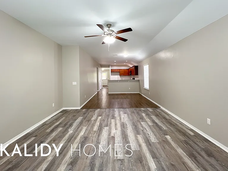 737 Christian Ln — Photo 10