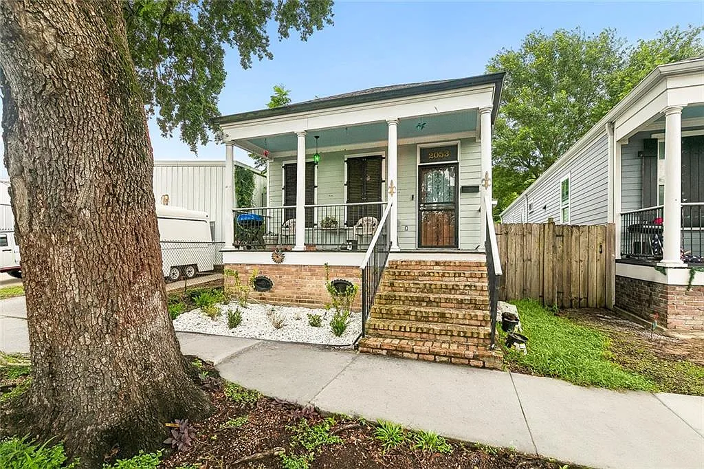 3 bed, 1330 sqft, $2,100 — Photo 1