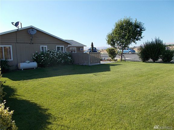 5th image of 212 Green Laurel Pl SW