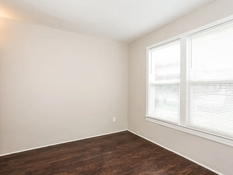 2969 Myra St — Photo 12