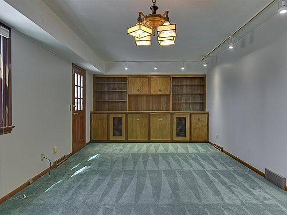 5th image of 828 N 121st St