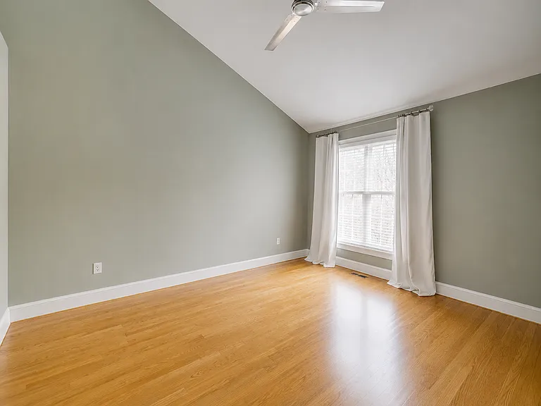 715 Leister Dr — Photo 6
