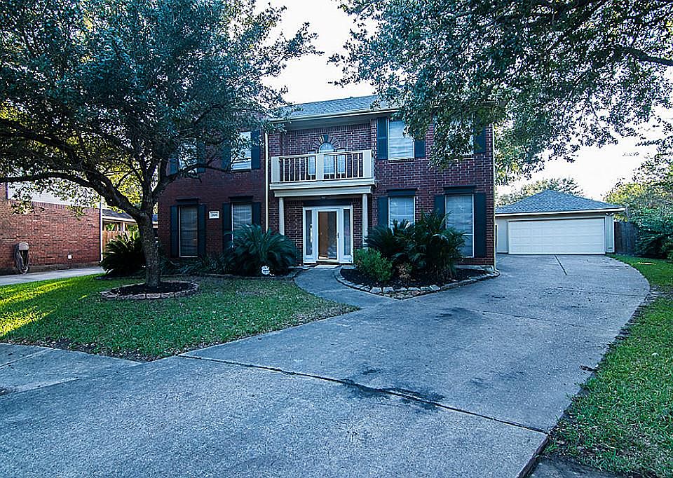 1st image of 2806 White Oak Ln