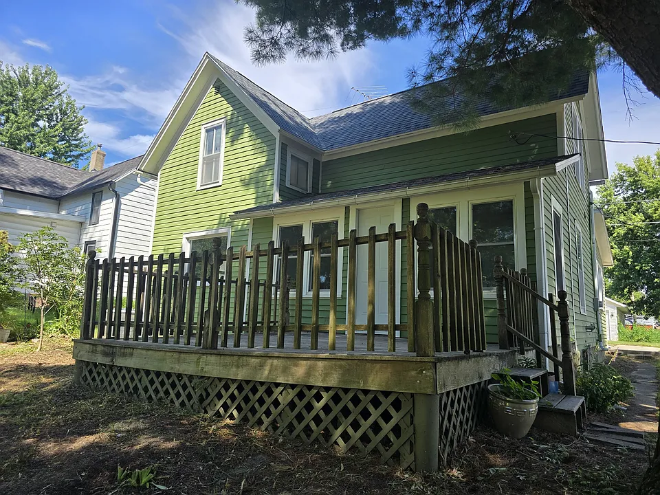 206 E South St
