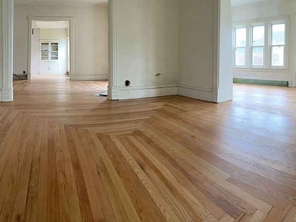 3rd image of 208 S Elm St