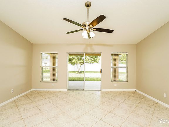 3rd image of 549 SE Crosspoint Dr