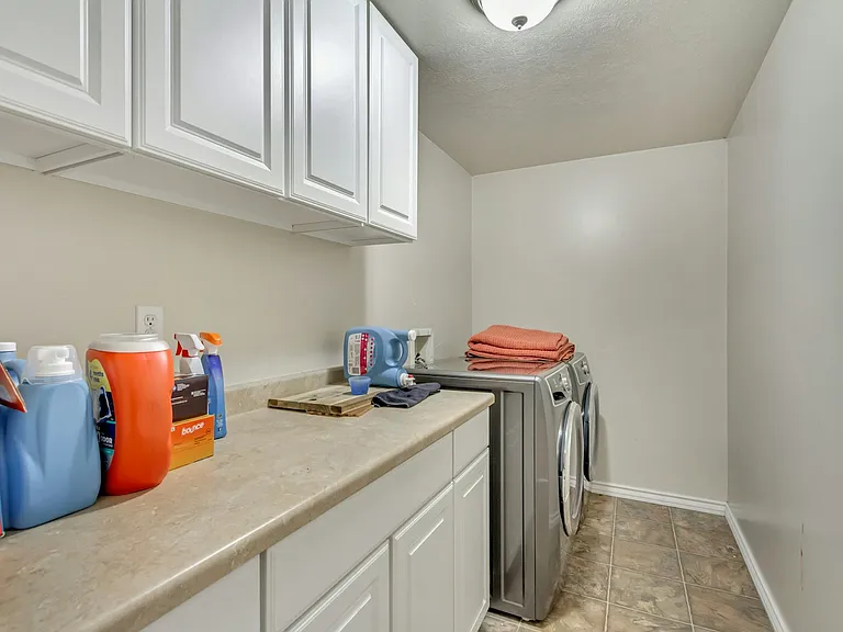 1105 S 1420 E — Photo 14