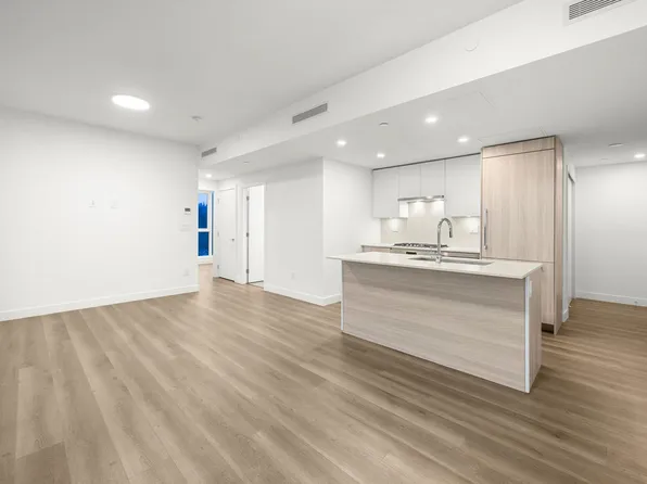 901 Lougheed Hwy #1106, Coquitlam, BC V3K 0J3