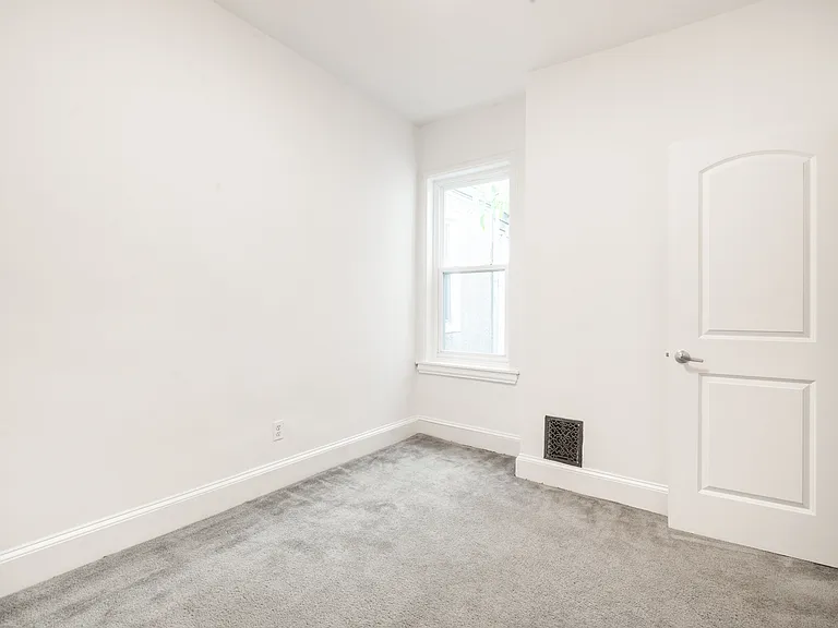 1316 N Hollywood St — Photo 22