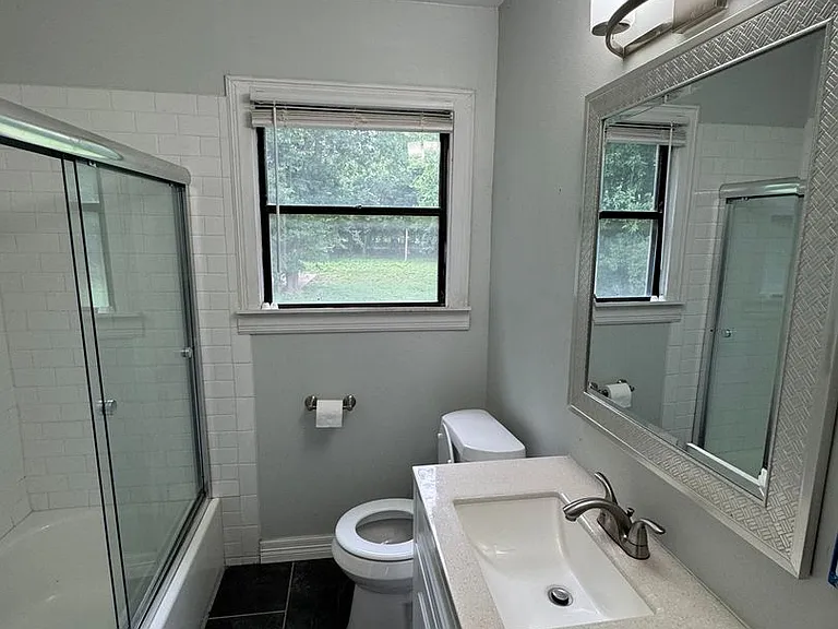 4216 Hillcrest Dr — Photo 6