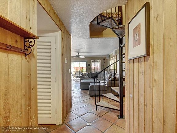 5th image of 650 Tennis Club Dr APT 112