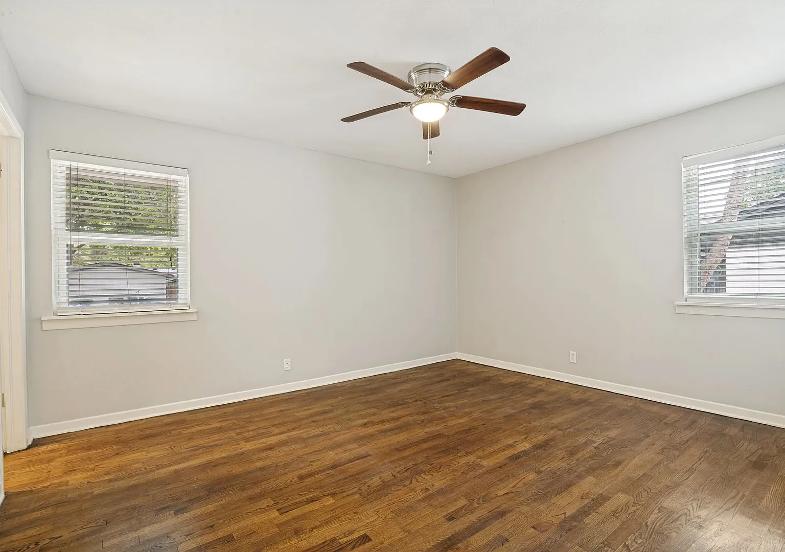 Charming 3-Bedroom Home in East Dallas — Photo 4