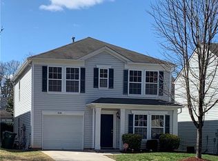 828 Plaza Walk Dr, Charlotte, NC 28215