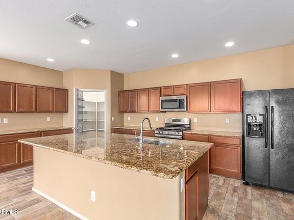 4th image of 4074 W Kirkland Ave