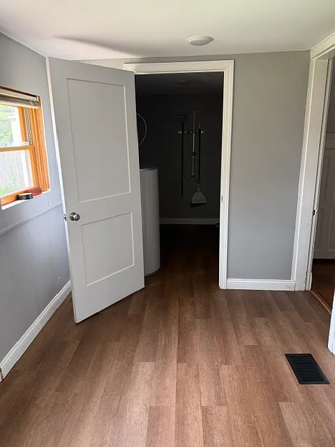 4 bed, 2368 sqft, $2,500 — Photo 2
