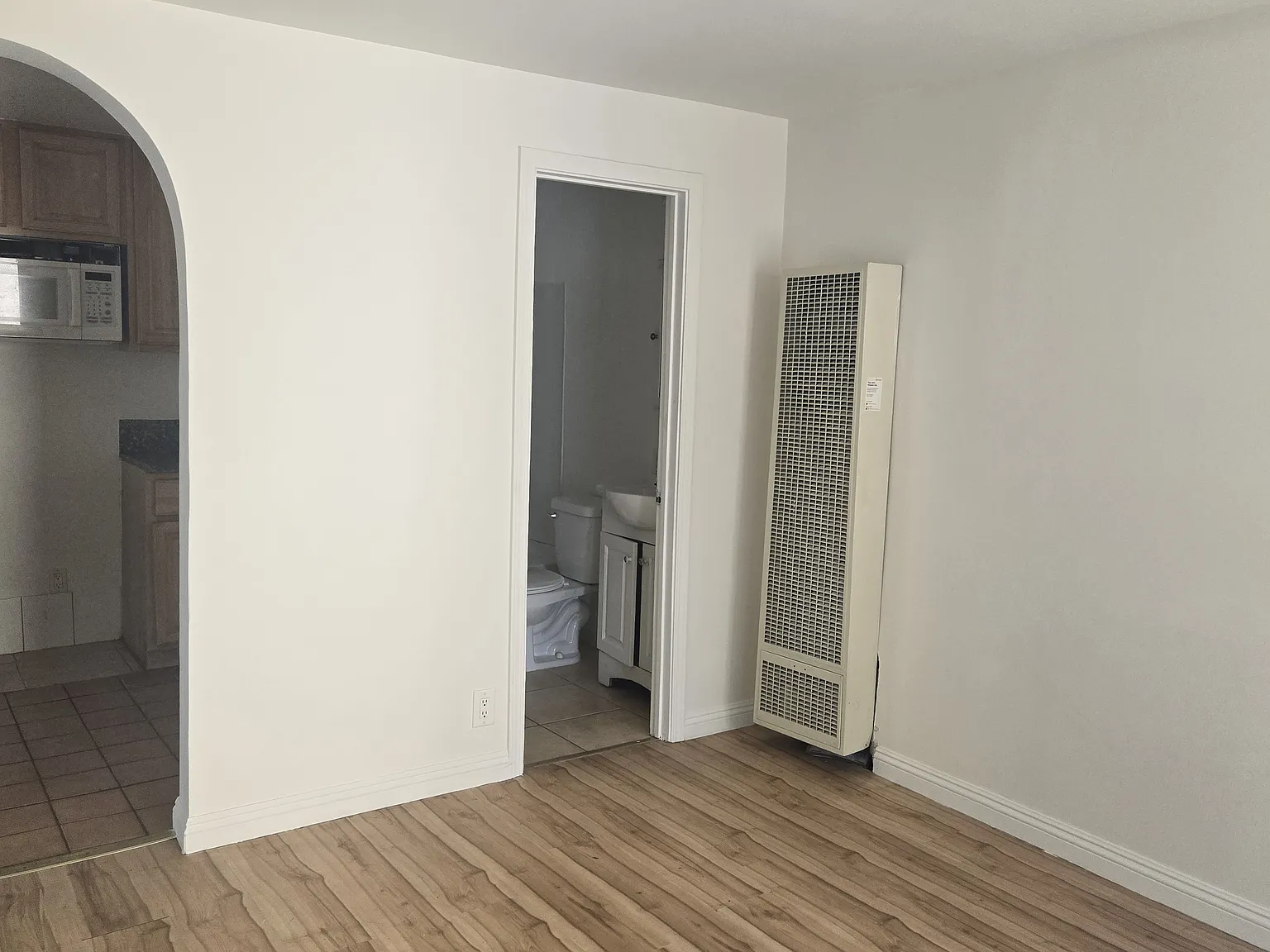 2 bed, 850 sqft, $2,499 — Photo 3