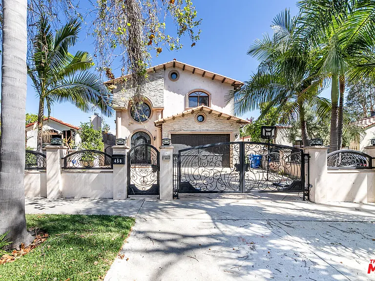 458 N Flores St — Photo 1