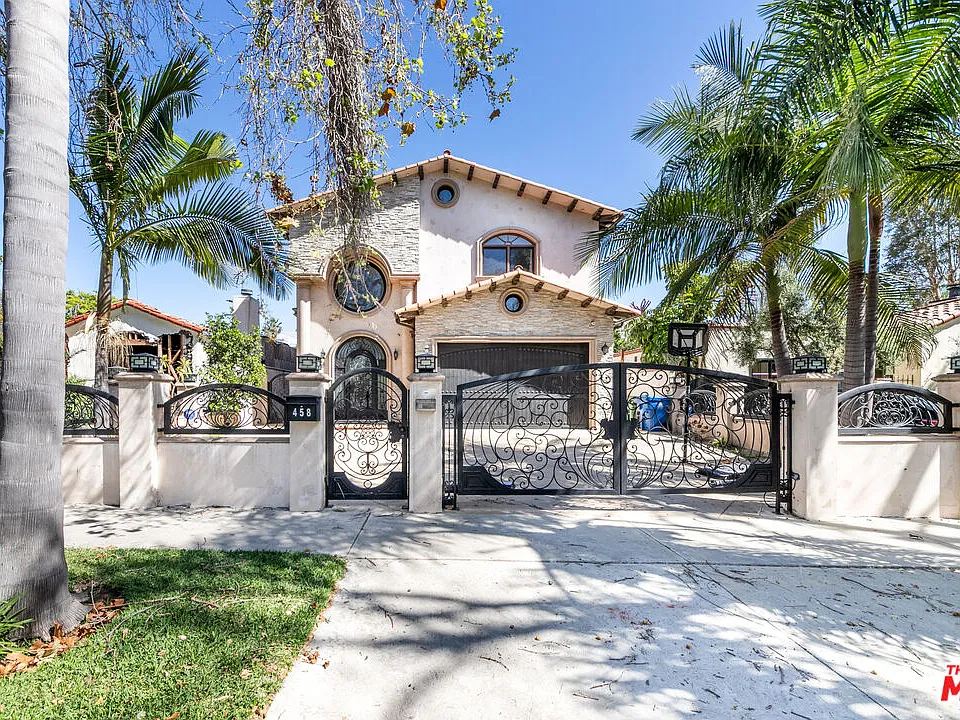 458 N Flores St