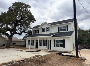600A 10th St, Bandera, TX 78003