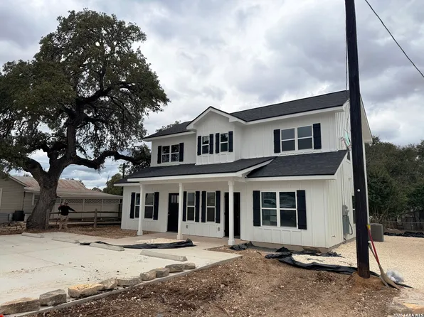 600A 10th, Bandera, TX 78003