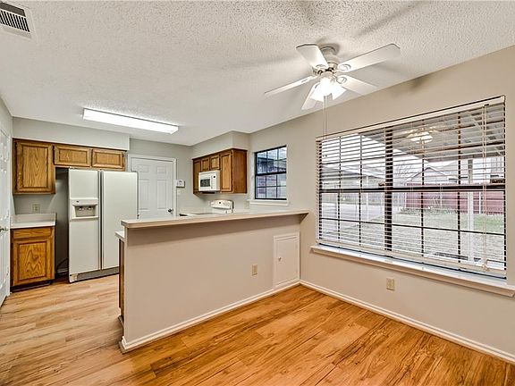 4th image of 1907 Shoreline Dr