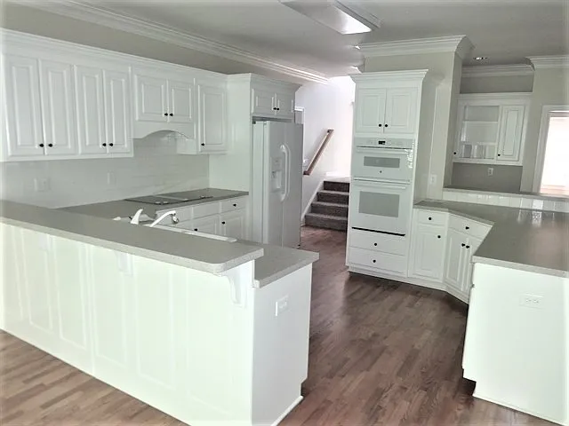 4 bed, 2.5 bath, 3258 sqft, $3,330 — Photo 2