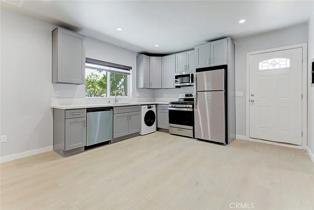 1 bed, 600 sqft, $2,200 — Photo 3