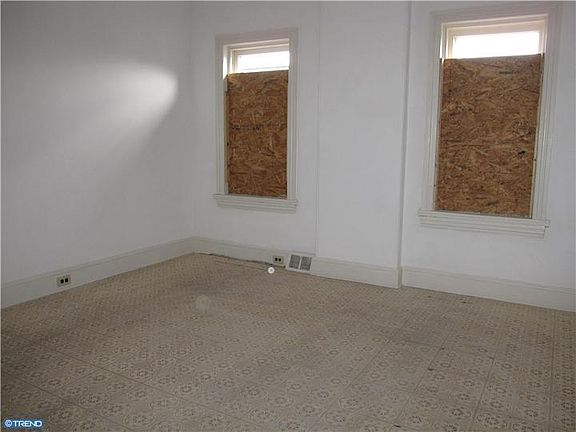3rd image of 306 S Jackson St
