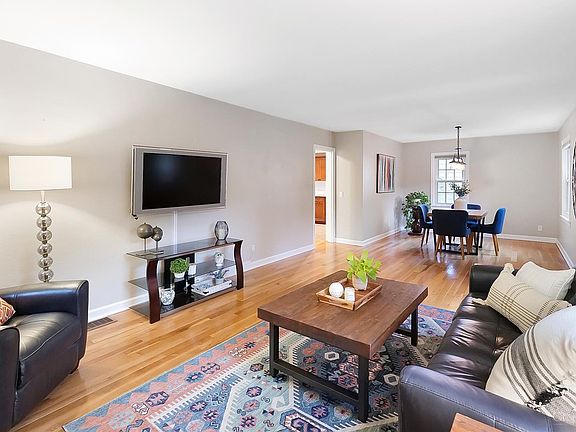 5th image of 7008 Mayfield Ave