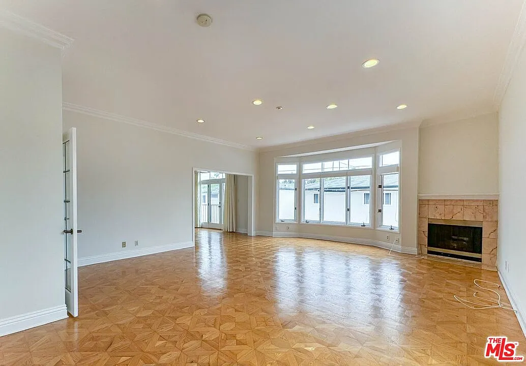 2 bed, 2.5 bath, 1583 sqft, $6,350 — Photo 2