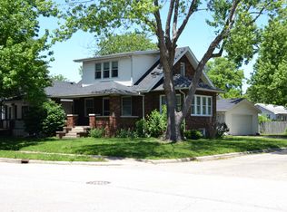 1601 W Adams St, Springfield, IL 62704