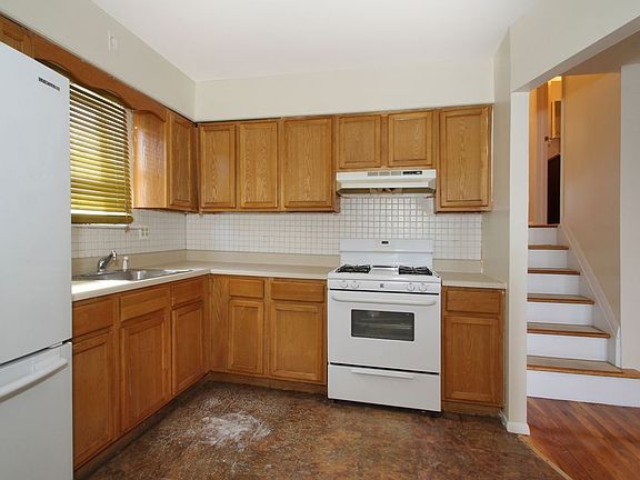 5th image of 198 Bay 28th St APT 2