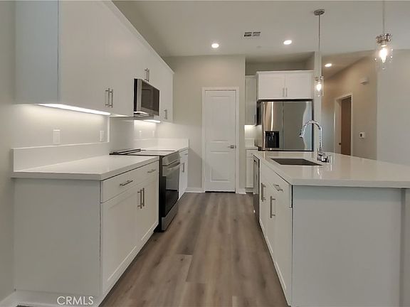 5th image of 611 Citron St Unit 2