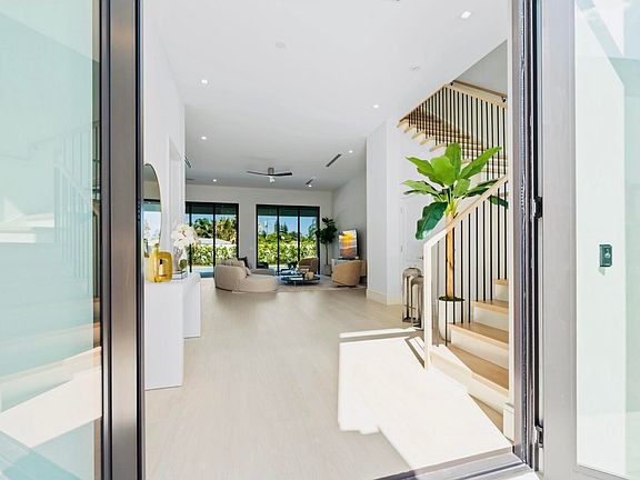 3rd image of 325 W Riverside Drive