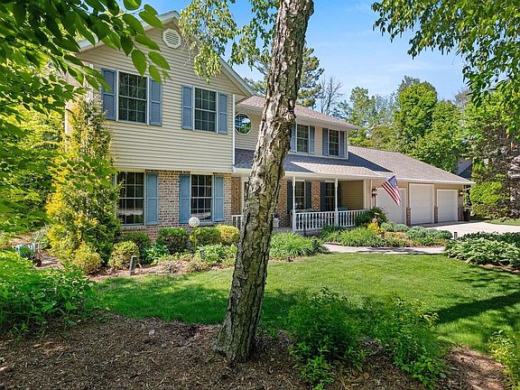 3rd image of 602 Wild Oak DRIVE