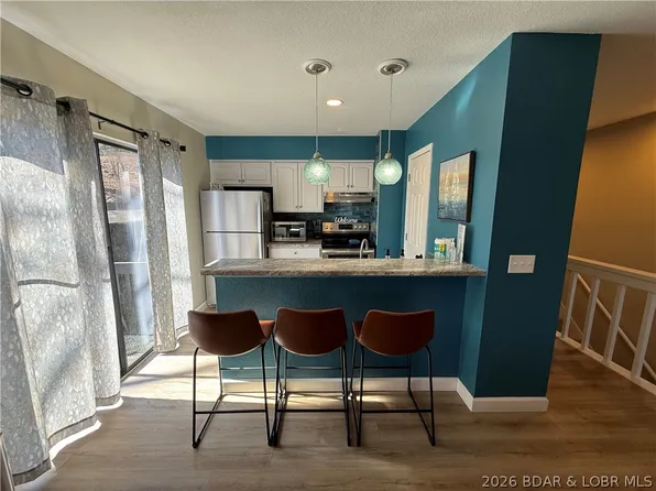 252 Walkers Cay Dr, Osage Beach, MO 65065