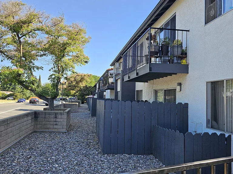Alturas Paso Robles Apartment Homes — Photo 12