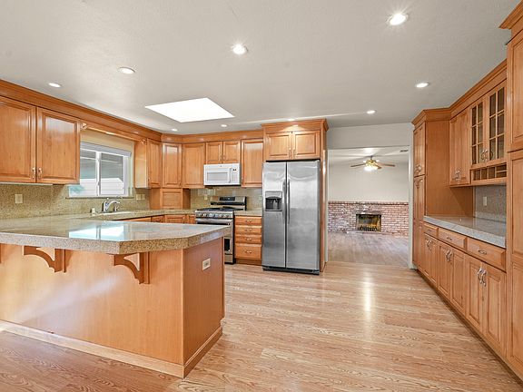 4th image of 3993 Bucknall Rd